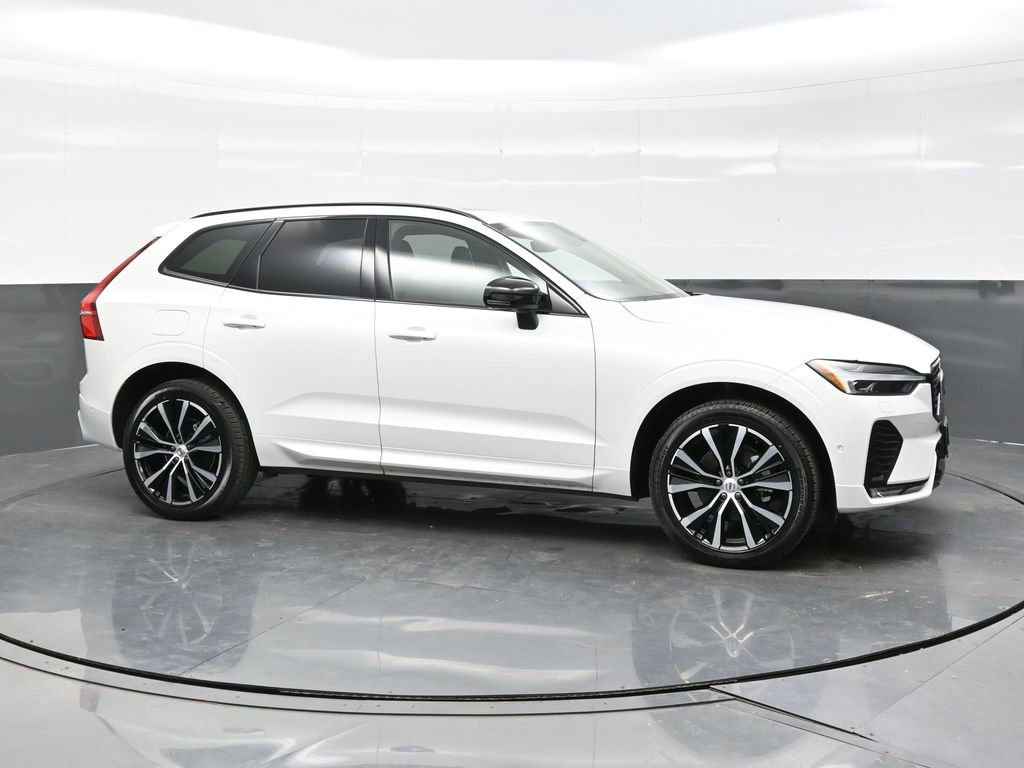 Used 2025 Volvo XC60 B5 Plus image 8