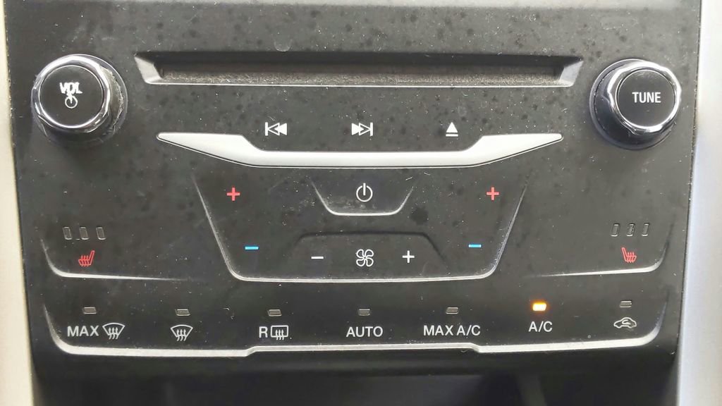 Used 2014 Ford Fusion SE w/ Equipment Group 202A FWD image 28