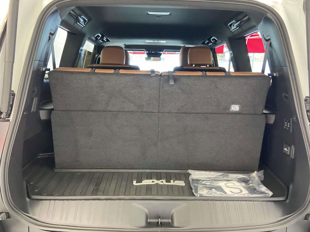 Used 2024 Lexus GX 550 w/ Accessory Package (2T) AWD/4WD image 13