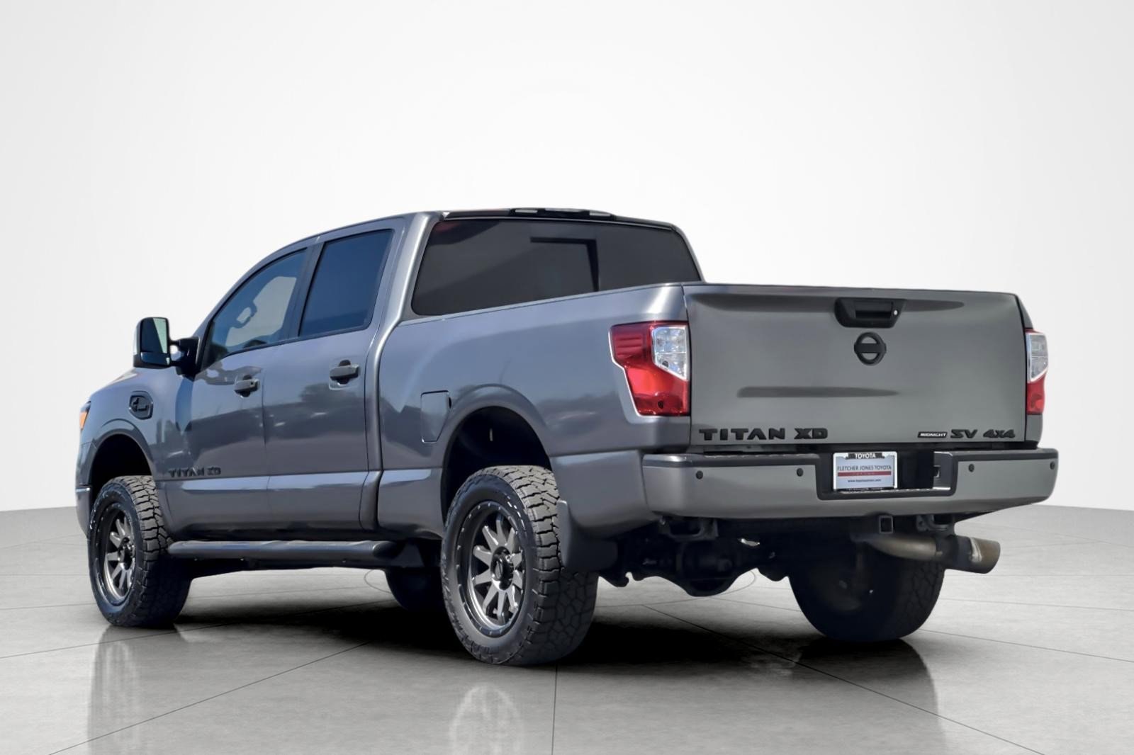 Used 2019 Nissan Titan SV w/ SV Convenience Package image 3