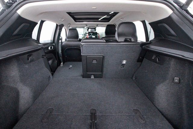 Certified 2025 Volvo XC40 B5 Plus image 33