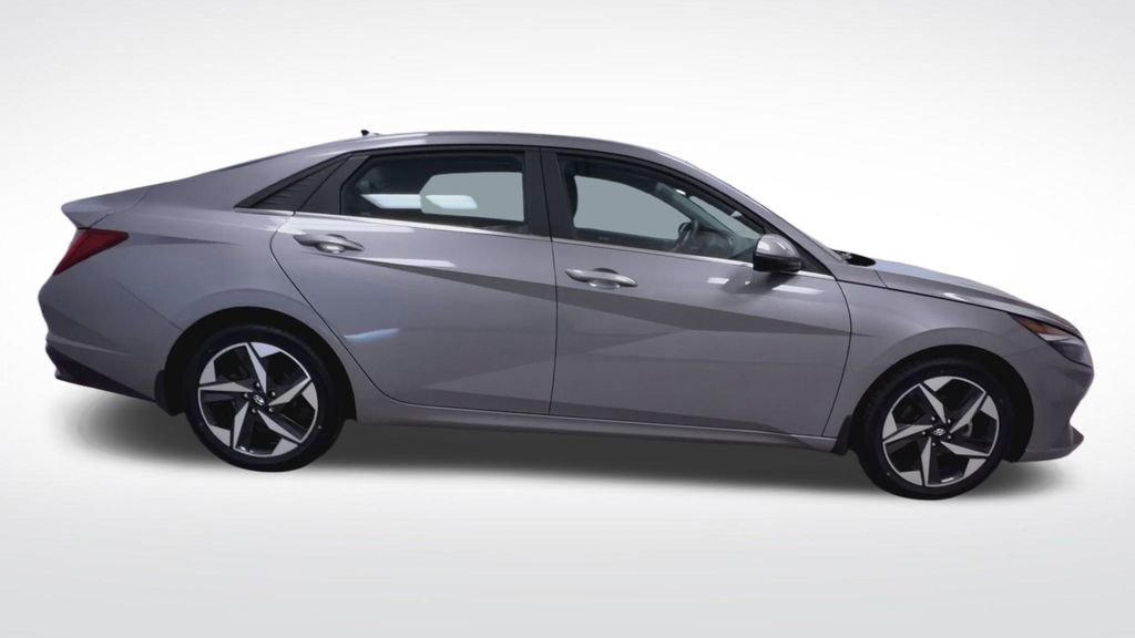 Used 2023 Hyundai Elantra Limited image 24