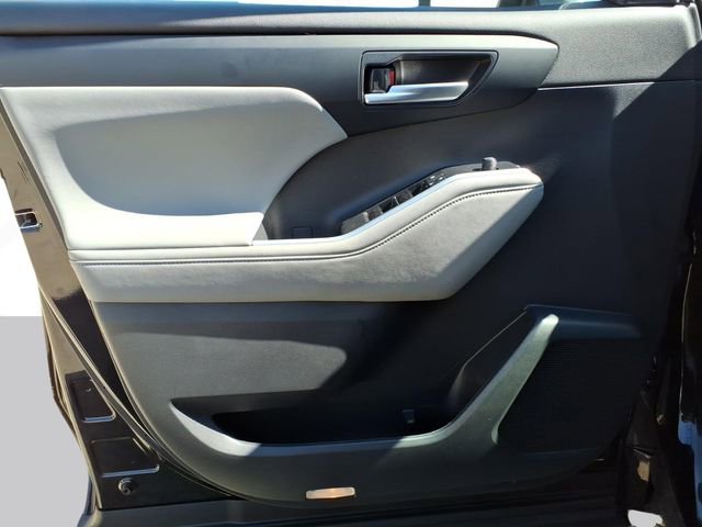 Used 2023 Toyota Highlander XLE image 10