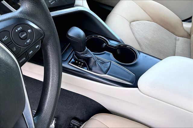 Used 2018 Toyota Camry LE image 13