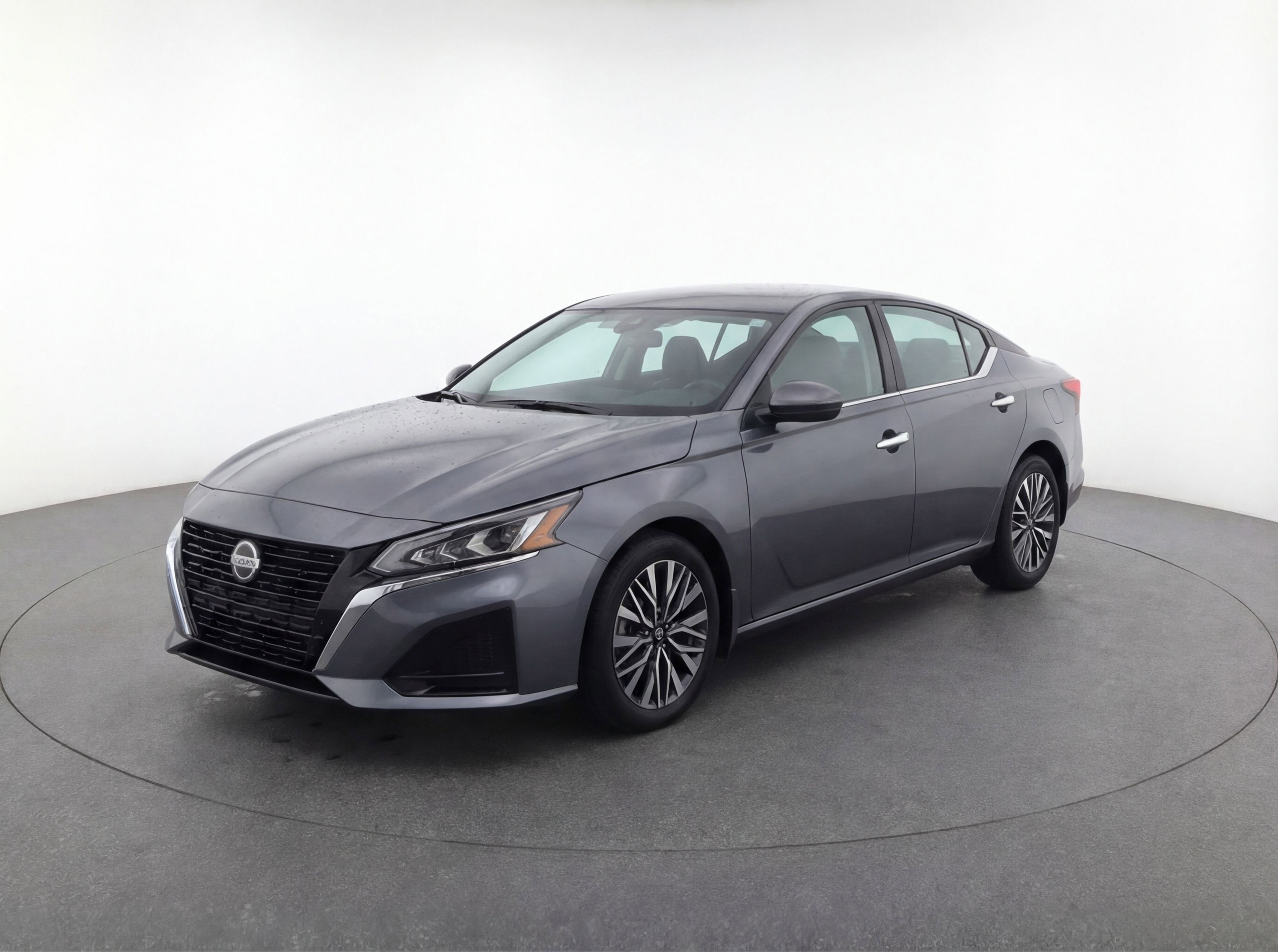 Used 2024 Nissan Altima 2.5 SV image 3