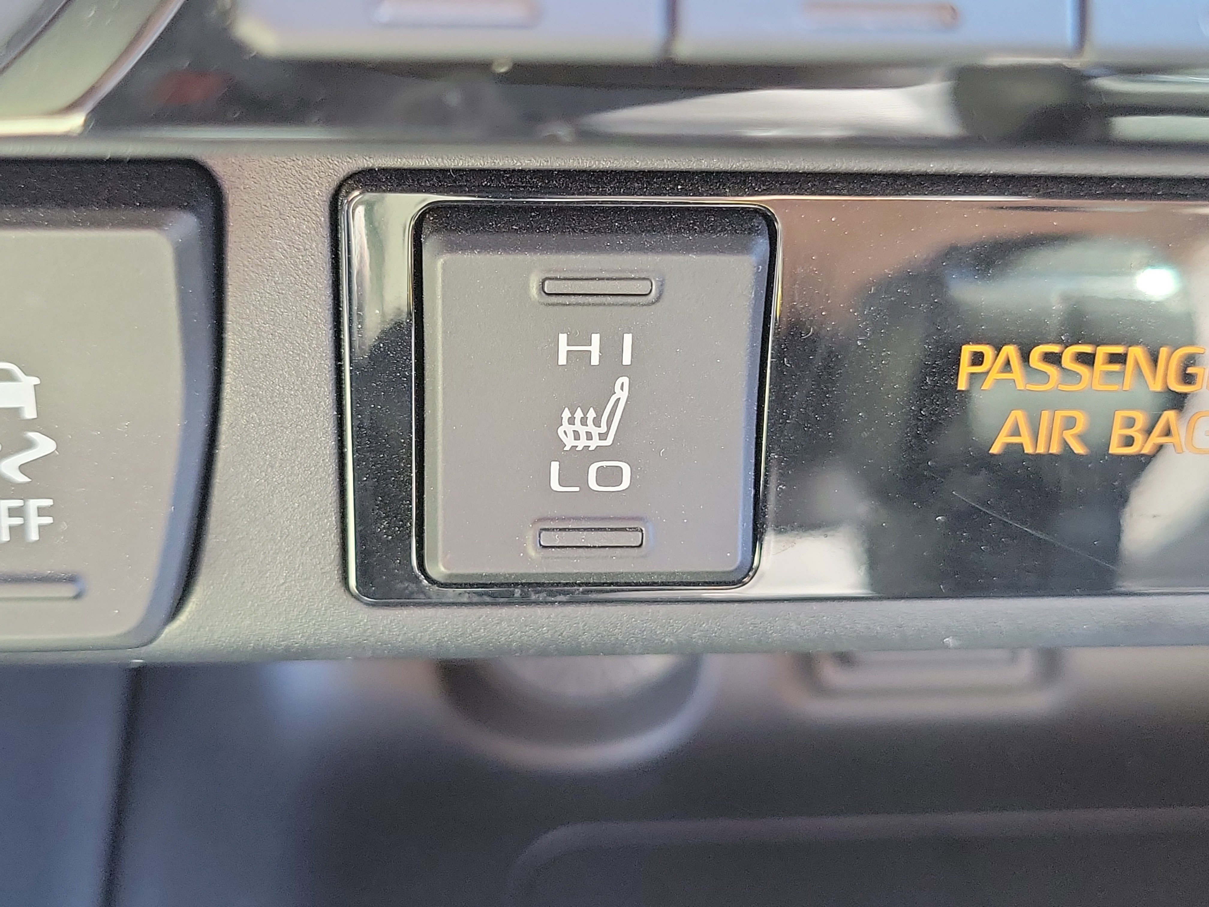 Used 2022 Toyota RAV4 XLE Premium image 24