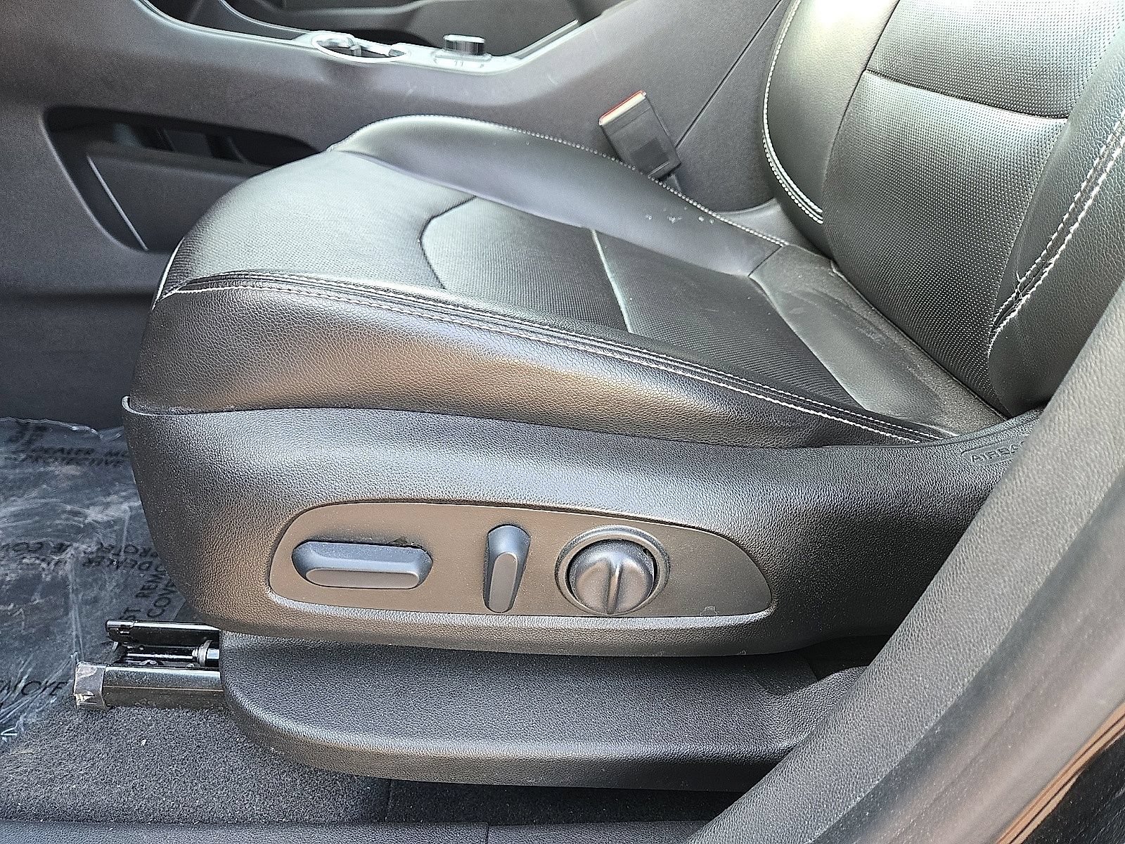 Used 2022 GMC Terrain SLT FWD image 24
