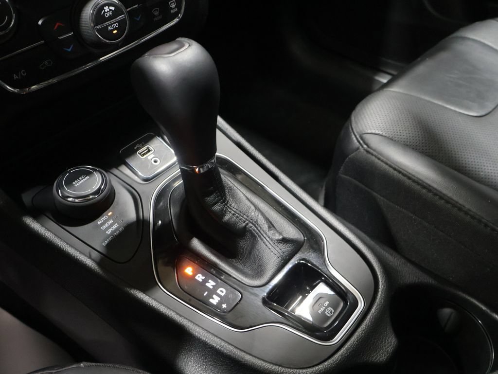 Used 2021 Jeep Cherokee Limited AWD/4WD image 28