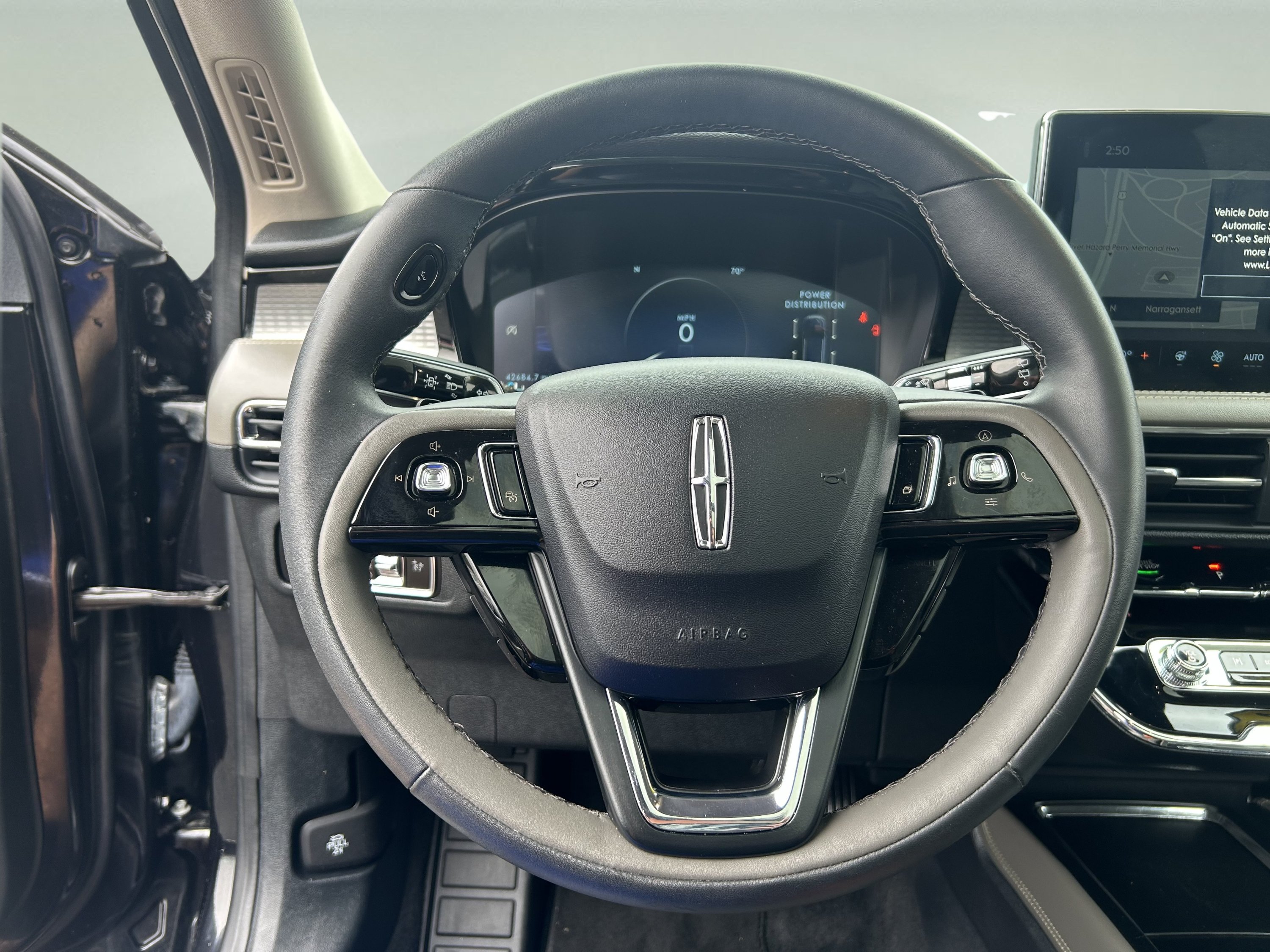 Certified 2023 Lincoln Corsair AWD w/ Equipment Group 101A image 12