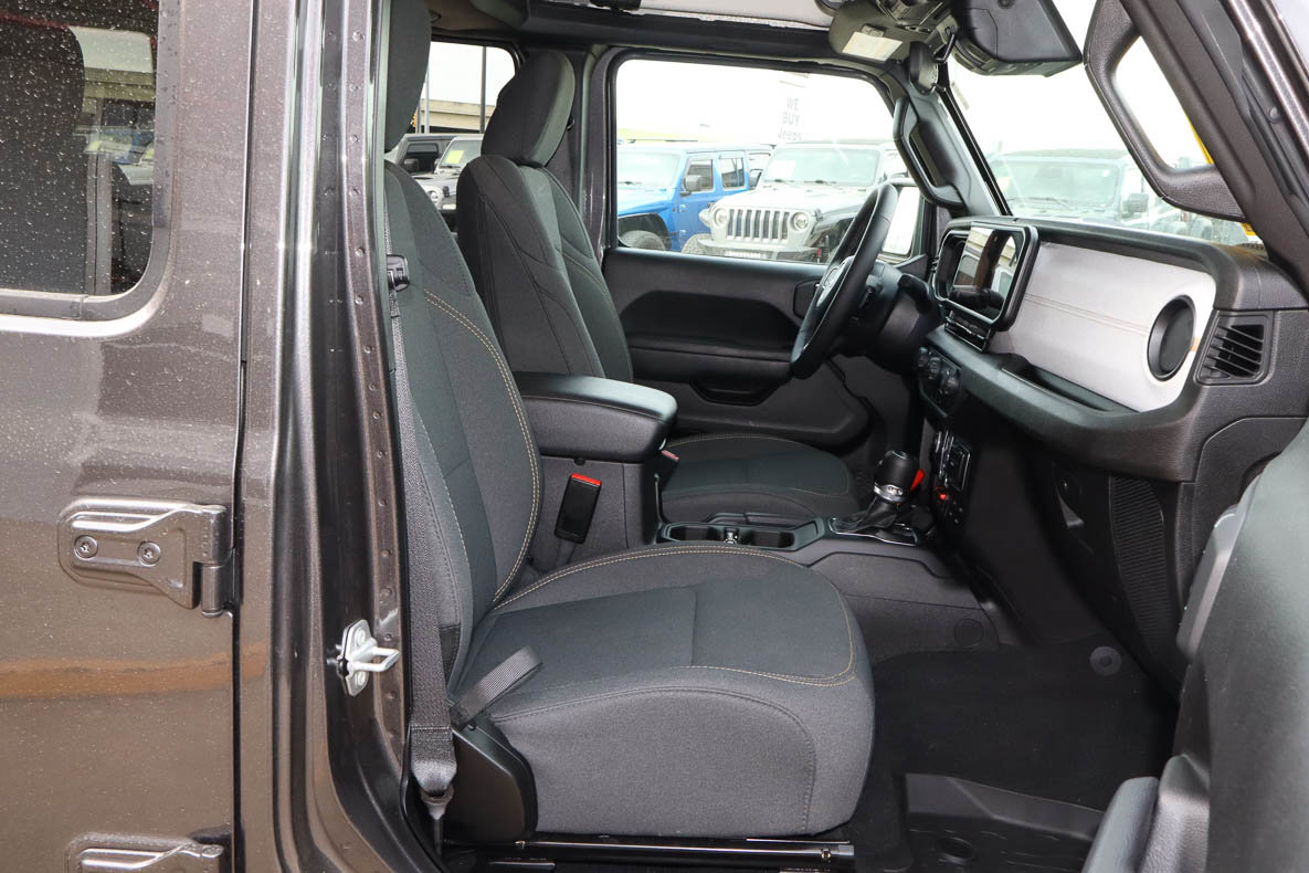 Used 2025 Jeep Wrangler Willys AWD/4WD image 27