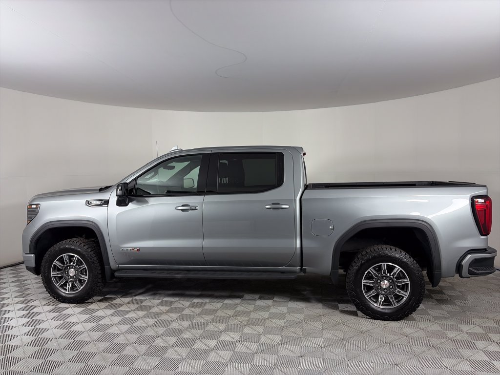 Used 2025 GMC Sierra 1500 AT4 w/ Technology Package AWD/4WD image 4