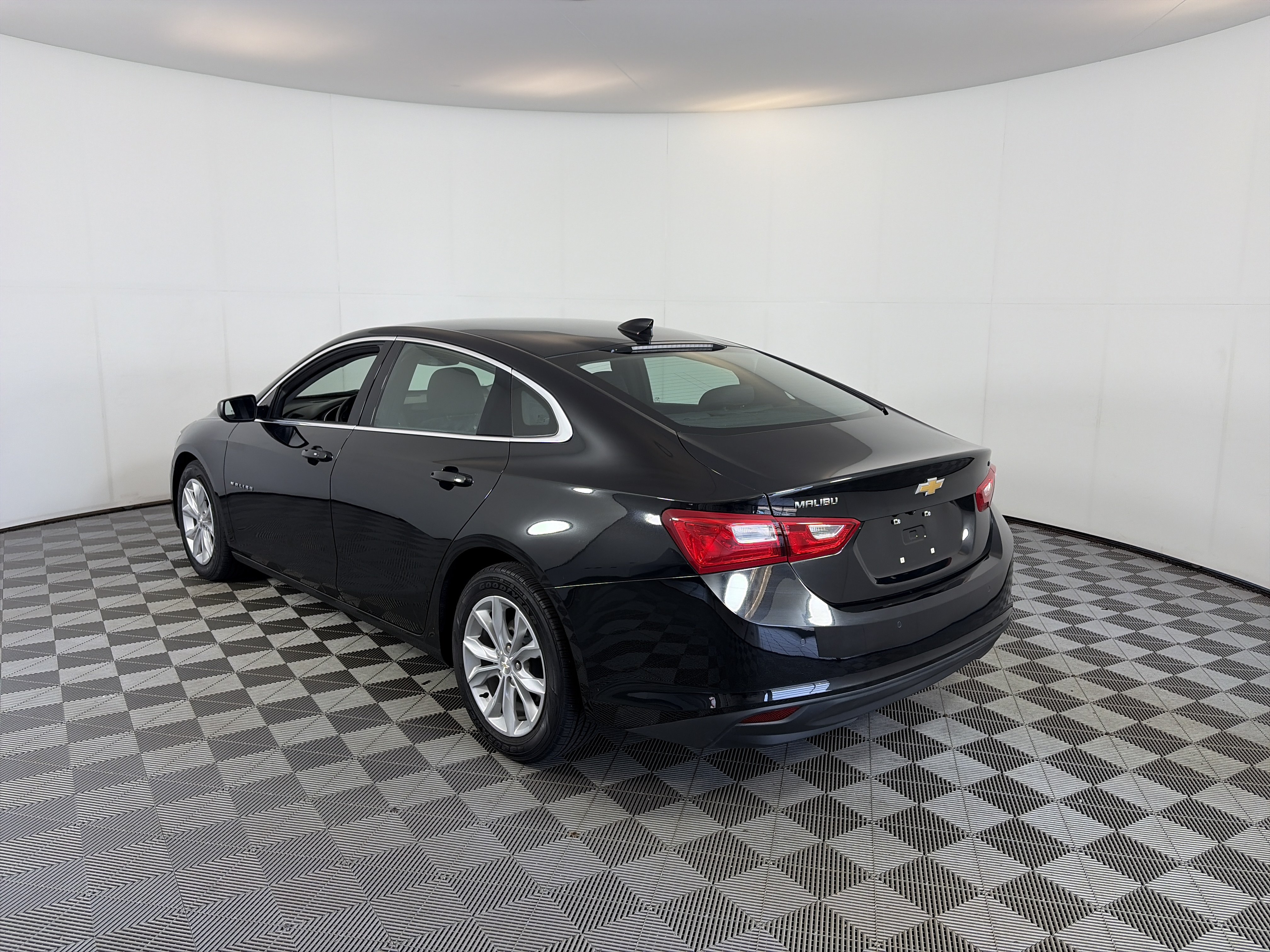Used 2024 Chevrolet Malibu LT FWD image 4