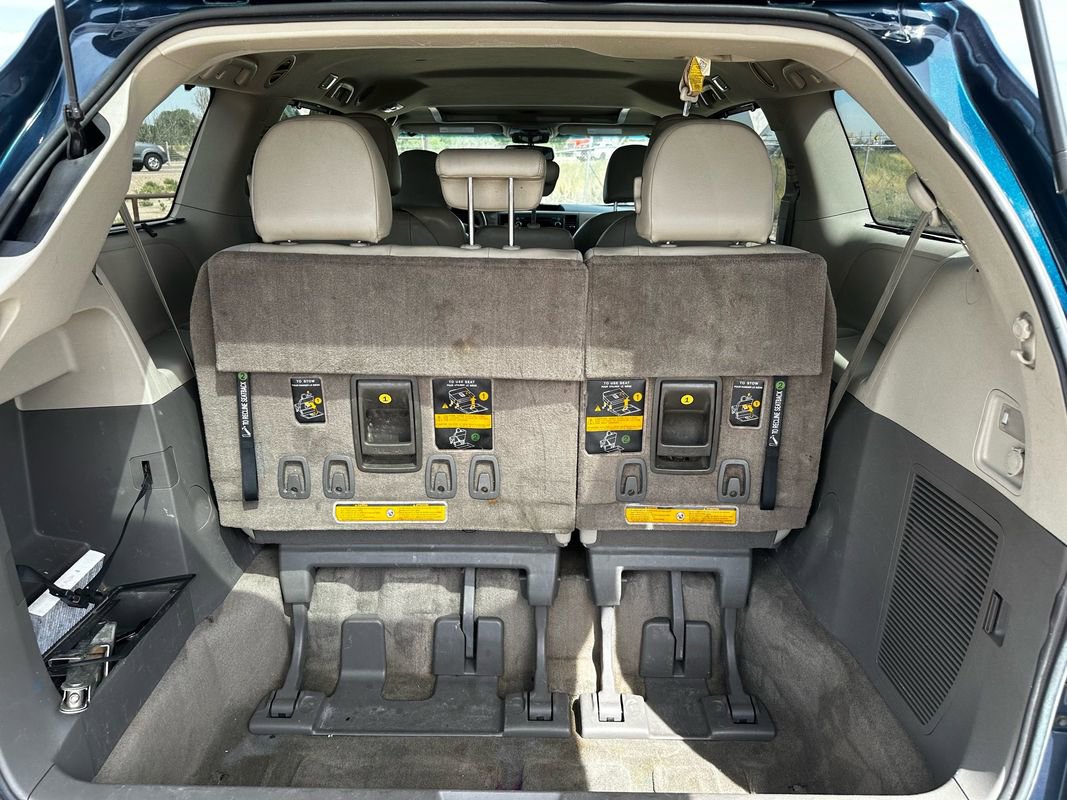Used 2012 Toyota Sienna XLE image 38