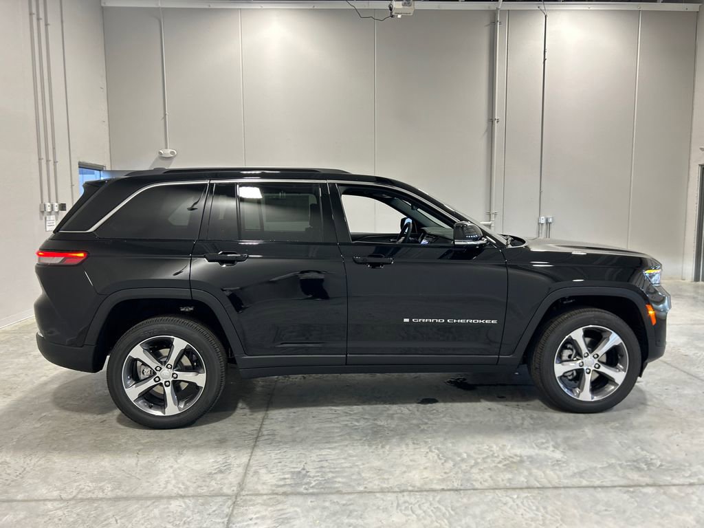 New 2025 Jeep Grand Cherokee Limited w/ Luxury Tech Group II image 5