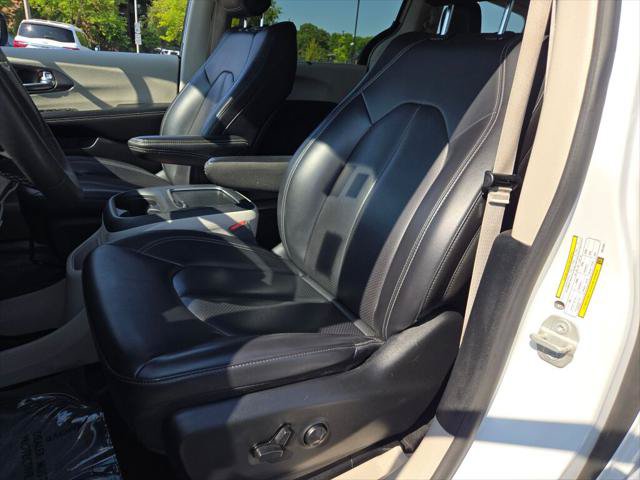 Certified 2023 Chrysler Pacifica Touring-L FWD image 24