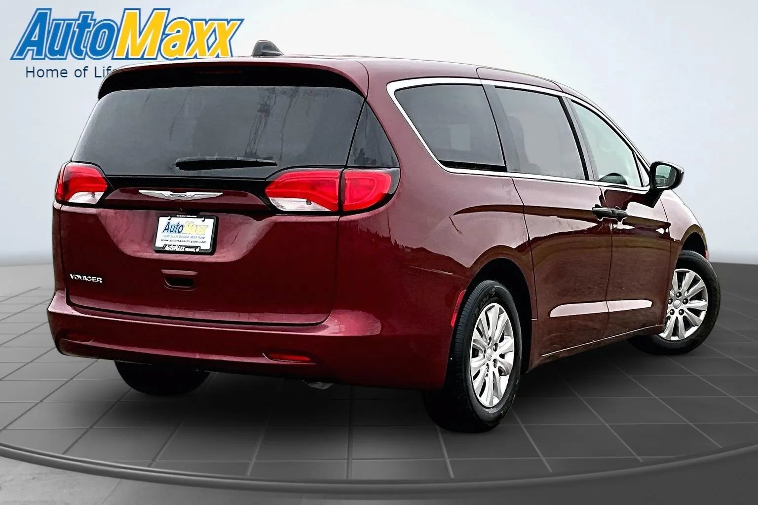 Used 2021 Chrysler Voyager L FWD image 6