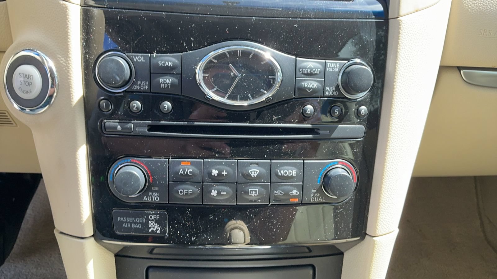 Used 2017 INFINITI QX70 2WD w/ Premium Package image 30