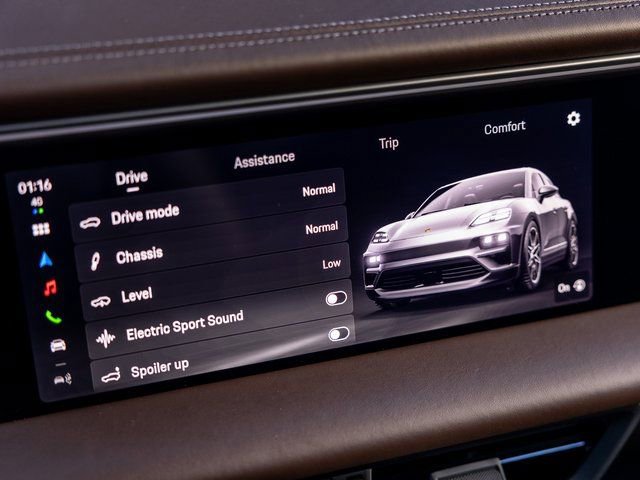 Certified 2025 Porsche Macan Electric image 57