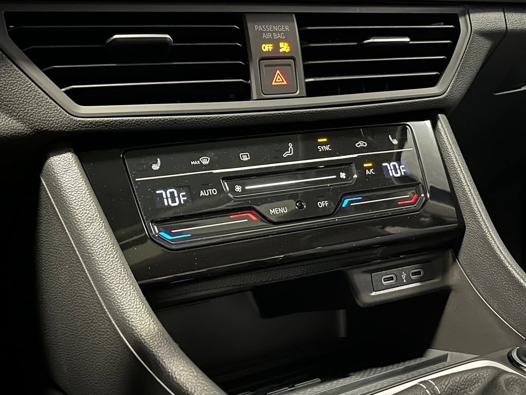 New 2027 Volkswagen Jetta SE FWD image 9