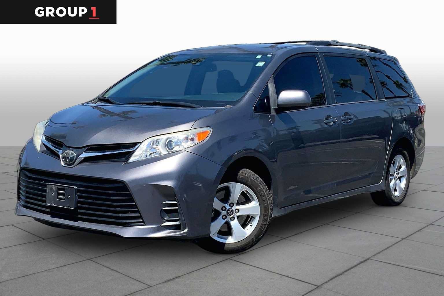 Used 2018 Toyota Sienna LE w/ Carpet Mat Package
