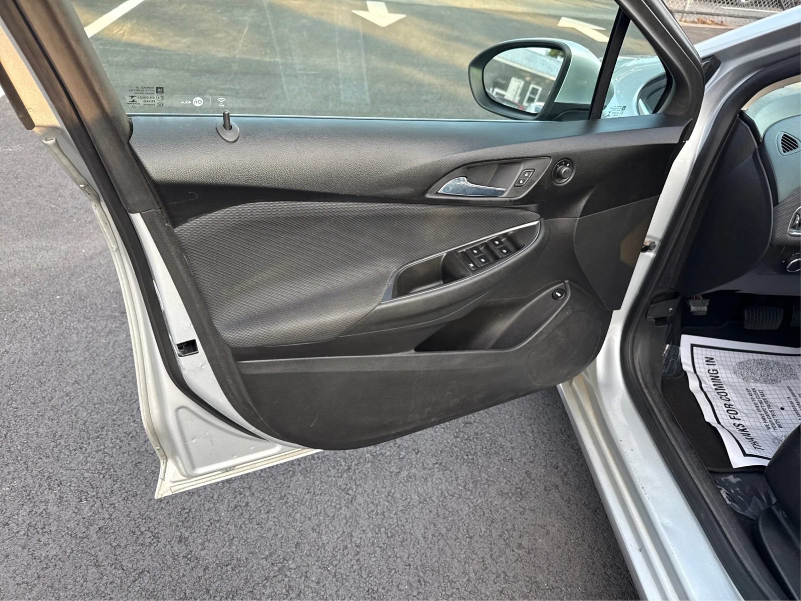 Used 2017 Chevrolet Cruze LT FWD image 20