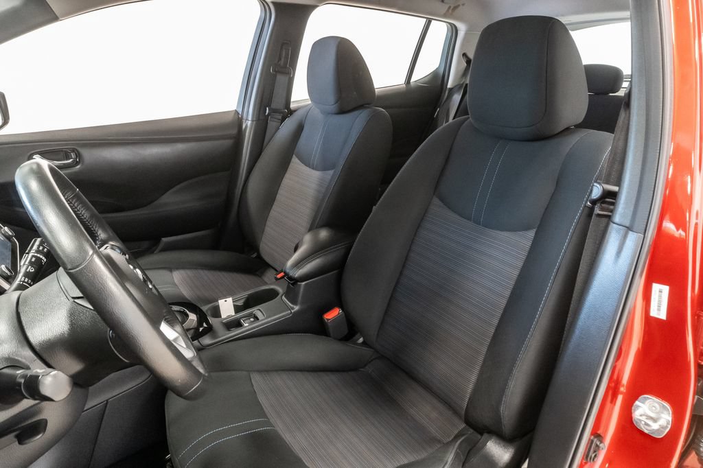 Used 2020 Nissan Leaf SV w/ SV Technology Package FWD image 9