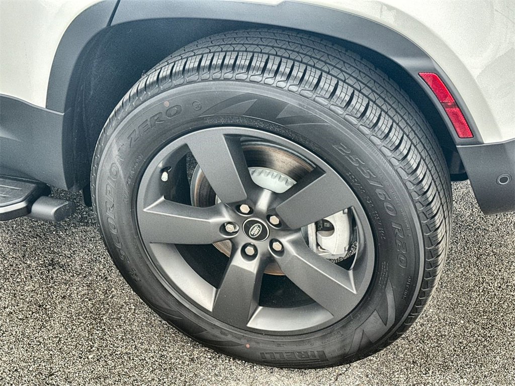 Used 2025 Land Rover Defender 110 S image 11