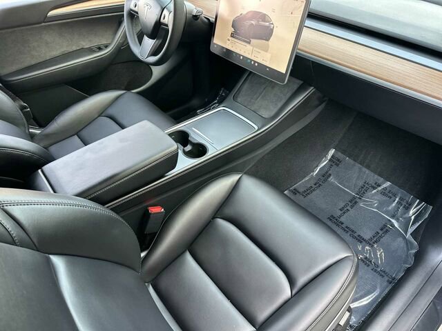Used 2024 Tesla Model Y Performance image 19