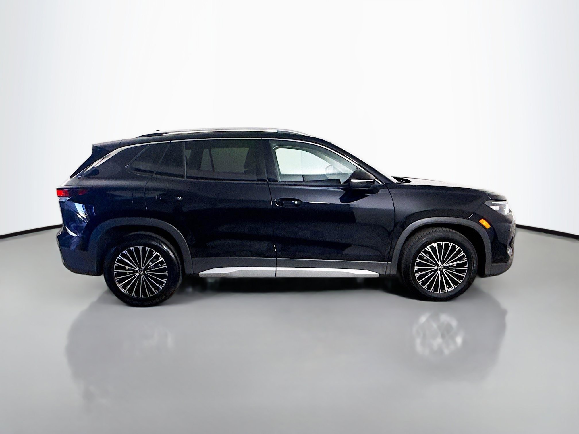Used 2026 Volkswagen Tiguan S FWD image 11