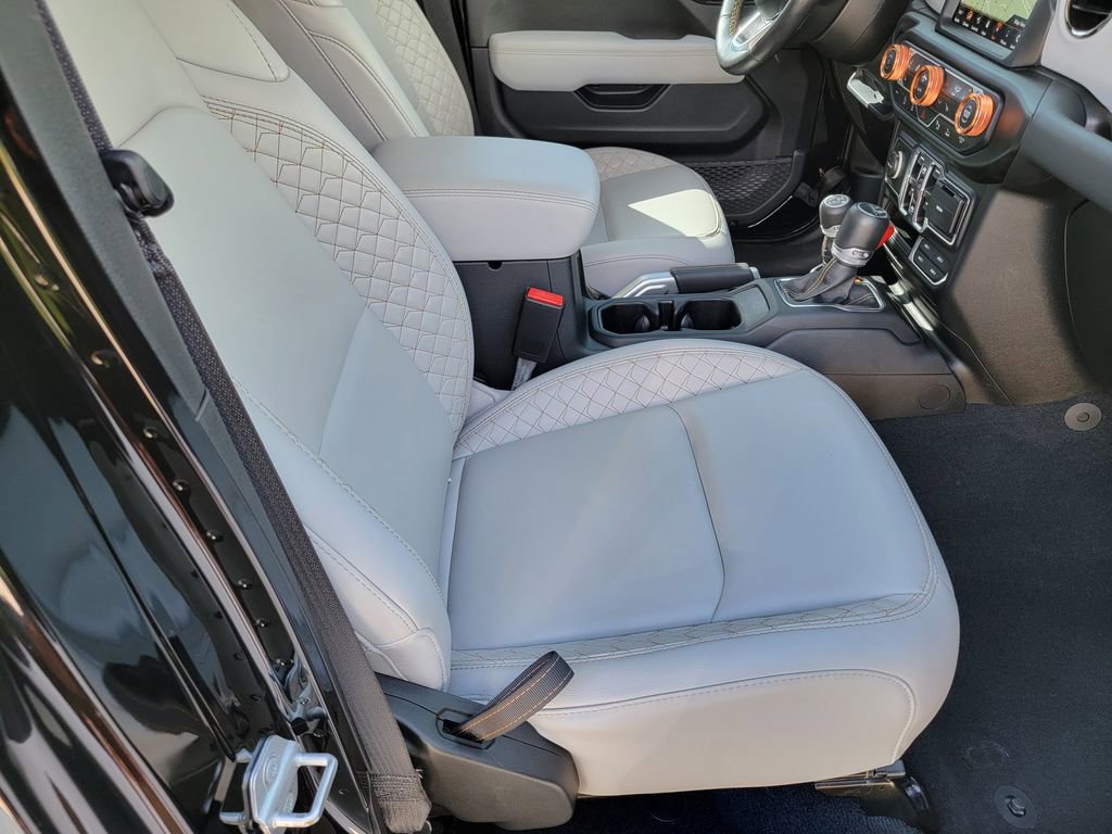 Used 2021 Jeep Gladiator Overland image 12