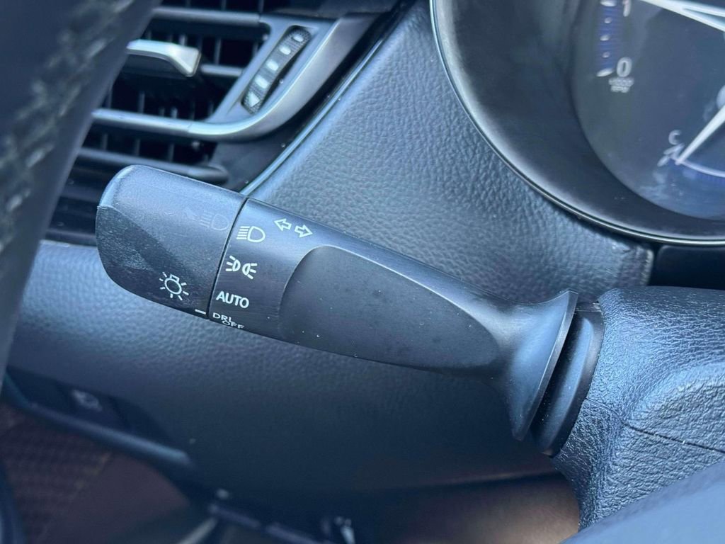 Used 2018 Toyota C-HR XLE image 19