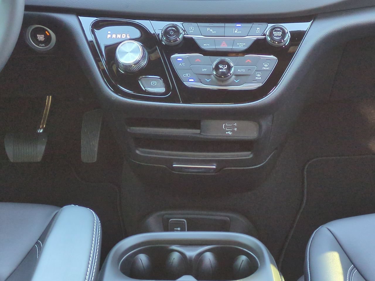 New 2026 Chrysler Voyager LX FWD image 17