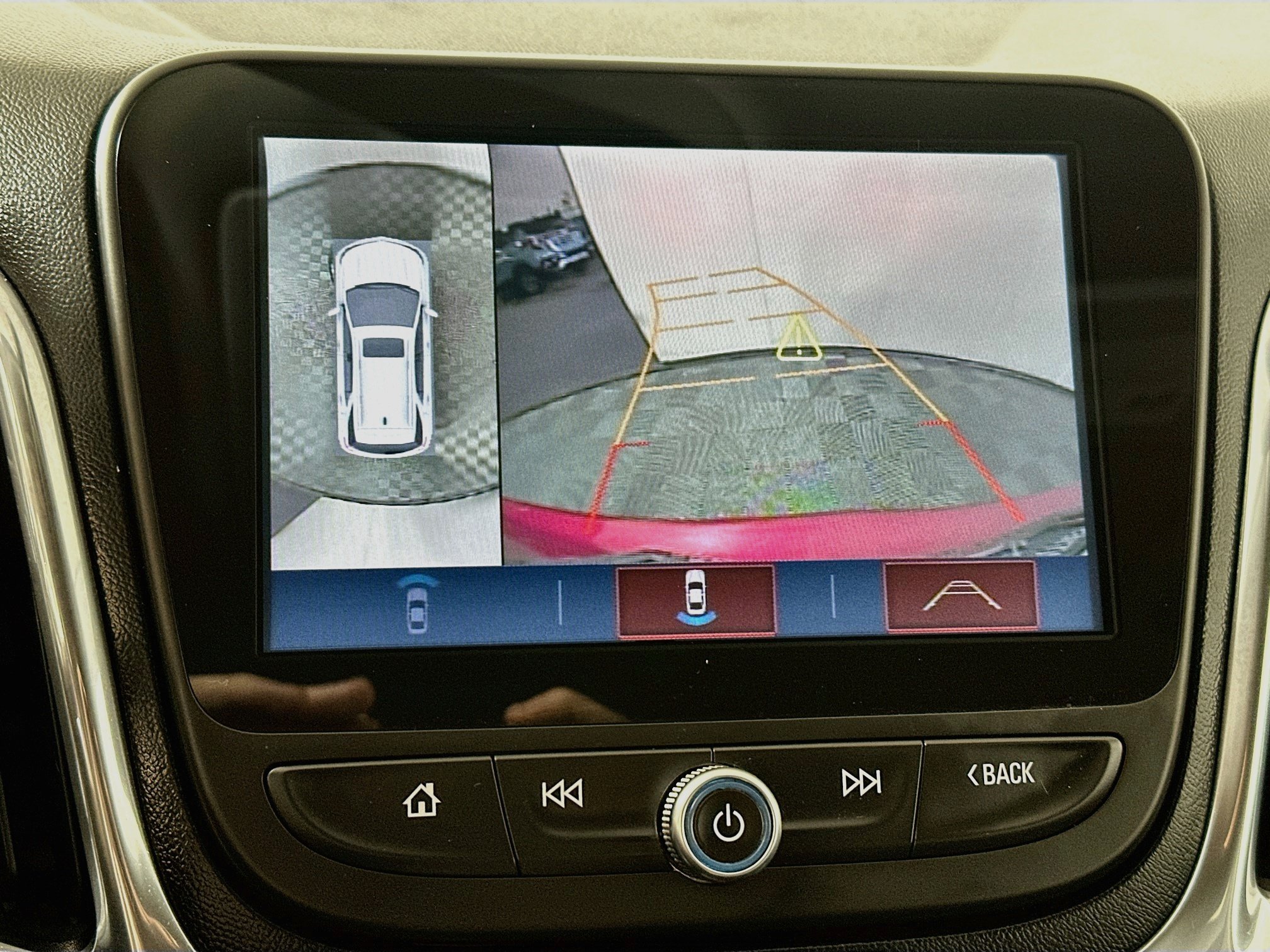 Used 2018 Chevrolet Equinox Premier FWD image 13