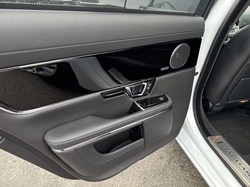Used 2019 Jaguar XJ L Portfolio AWD/4WD image 9