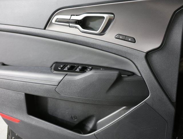 Certified 2025 Kia Sportage SX image 17