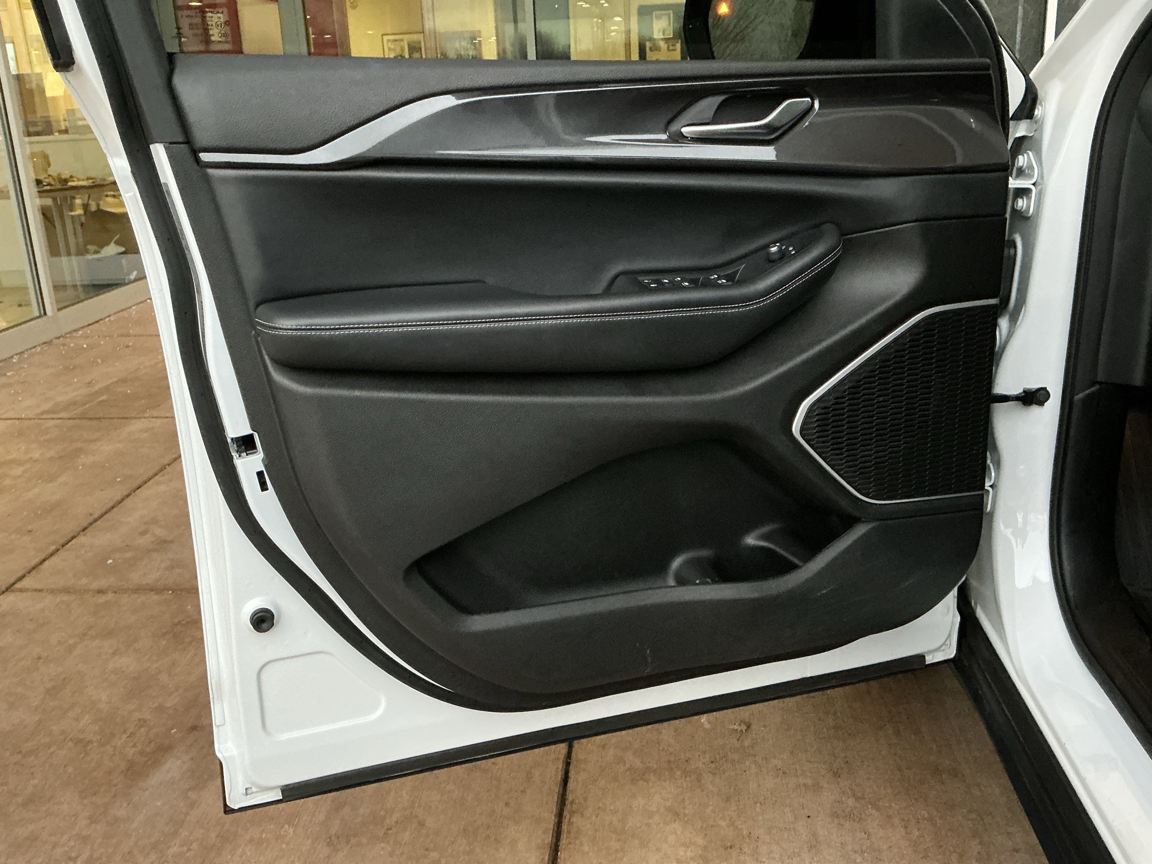 Used 2022 Jeep Grand Cherokee L Laredo image 14