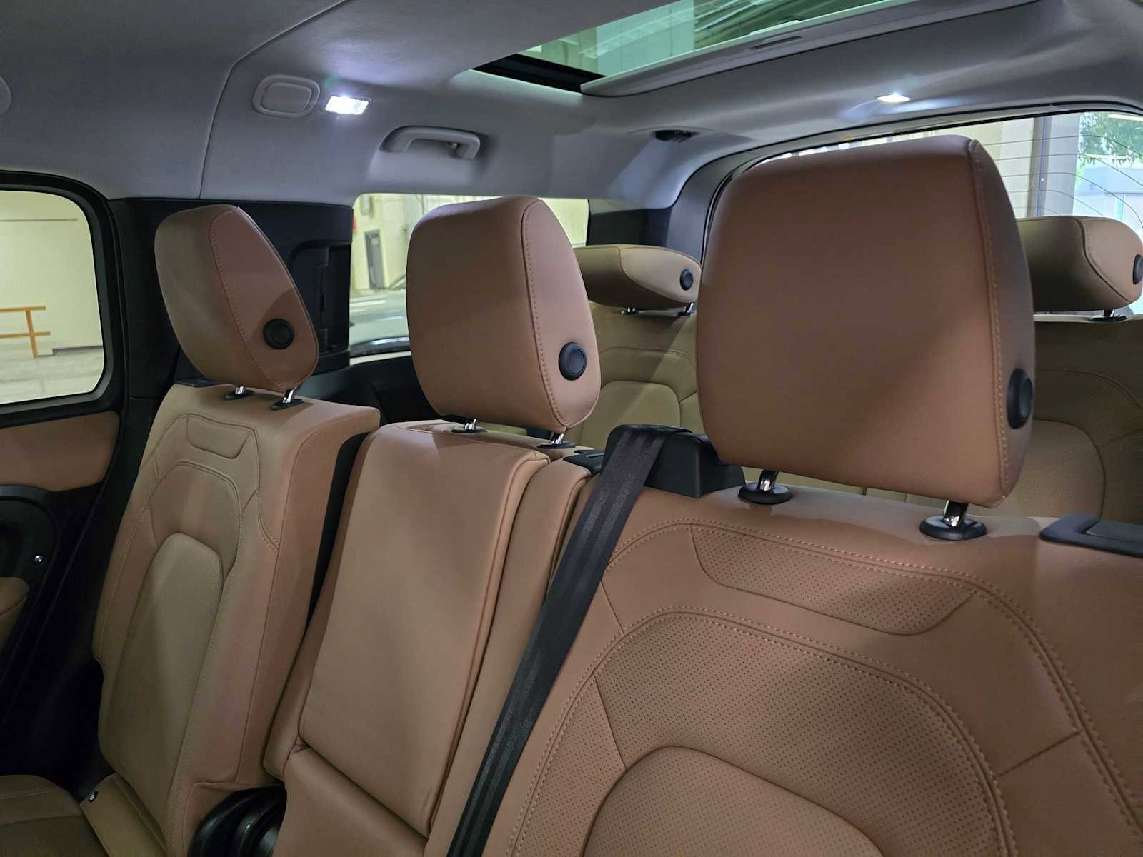 Used 2025 Land Rover Defender 130 S image 20