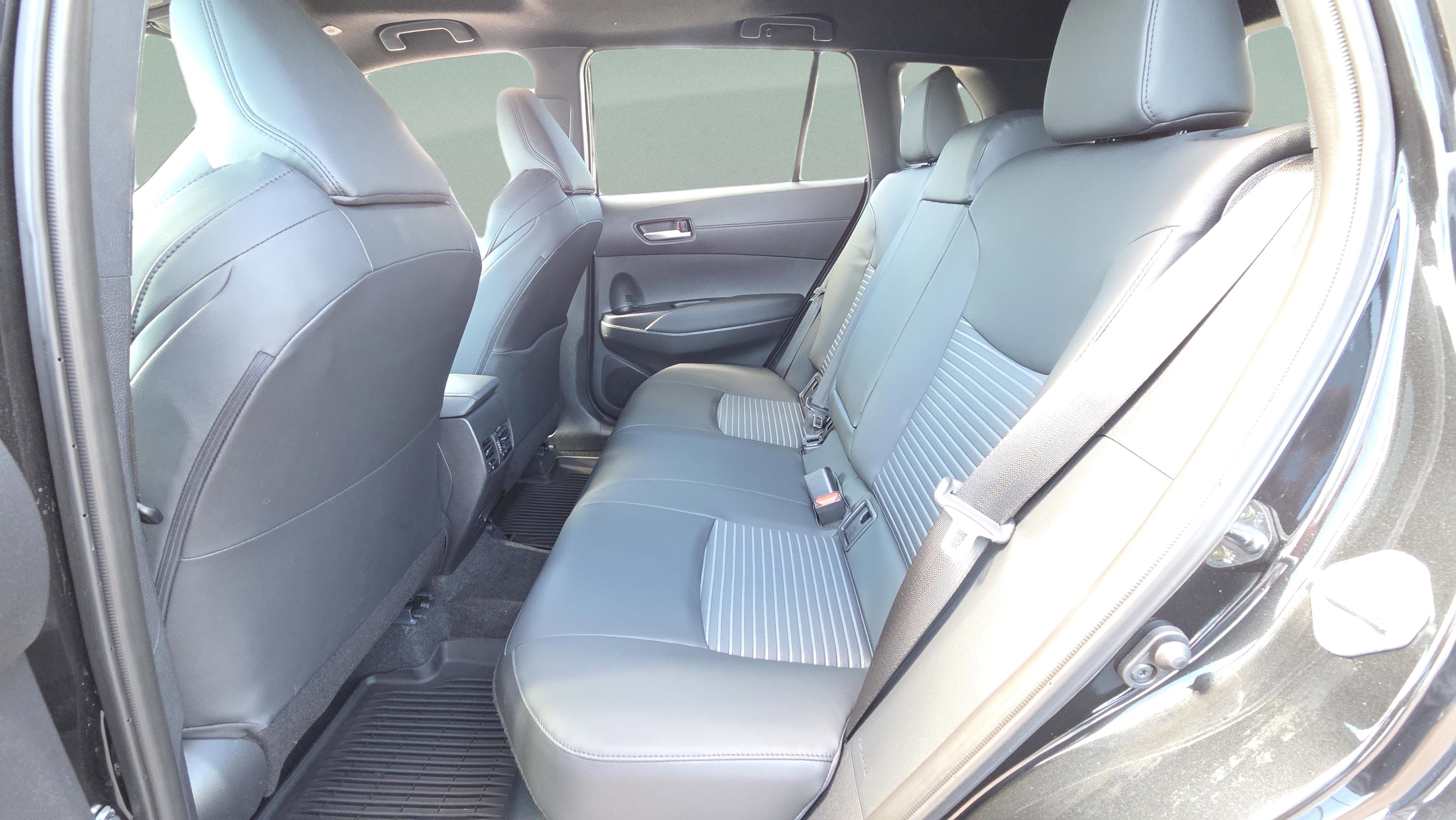 Used 2025 Toyota Corolla Cross AWD Hybrid w/ Convenience Package image 11