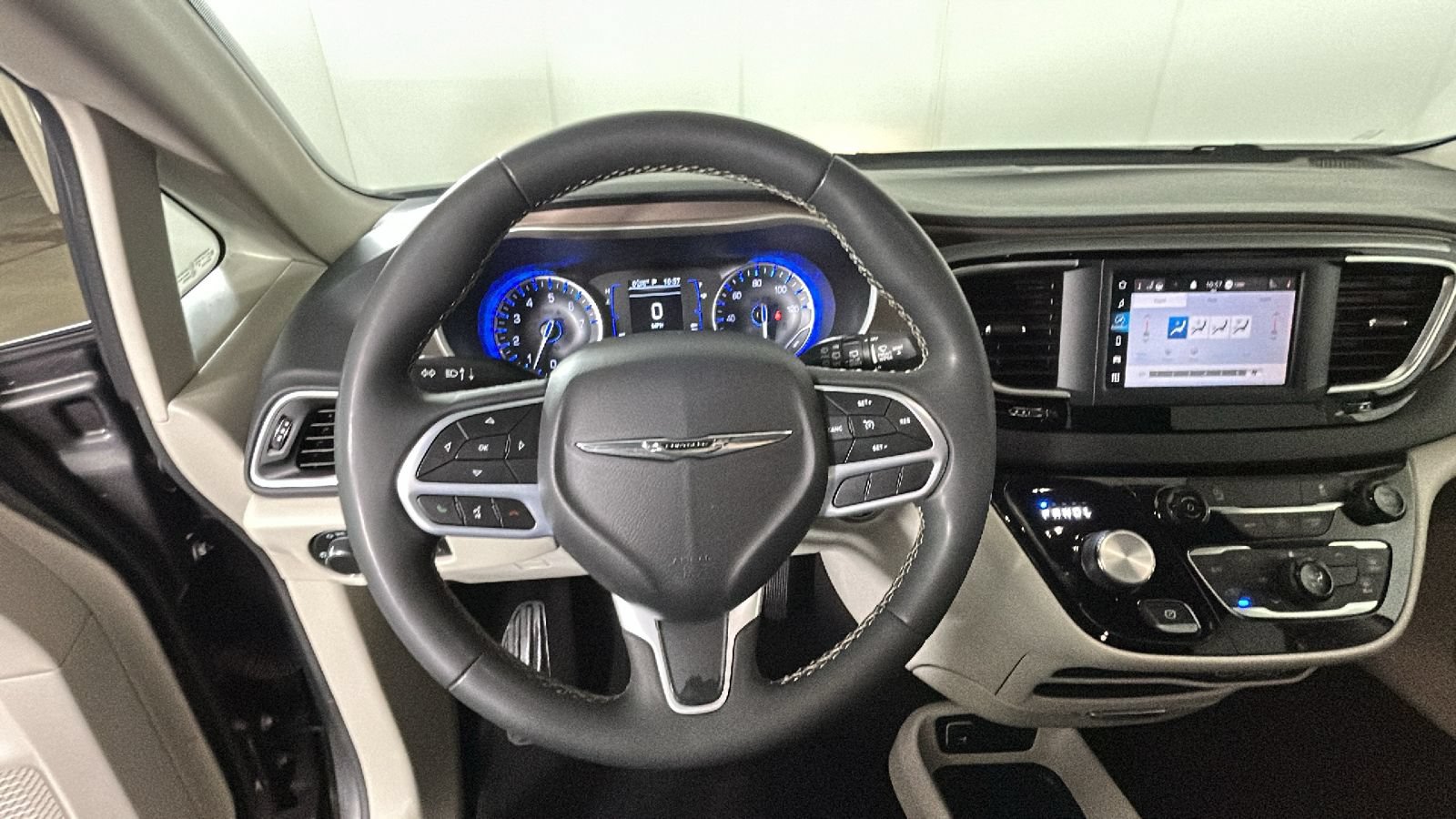 Used 2023 Chrysler Voyager LX FWD image 16