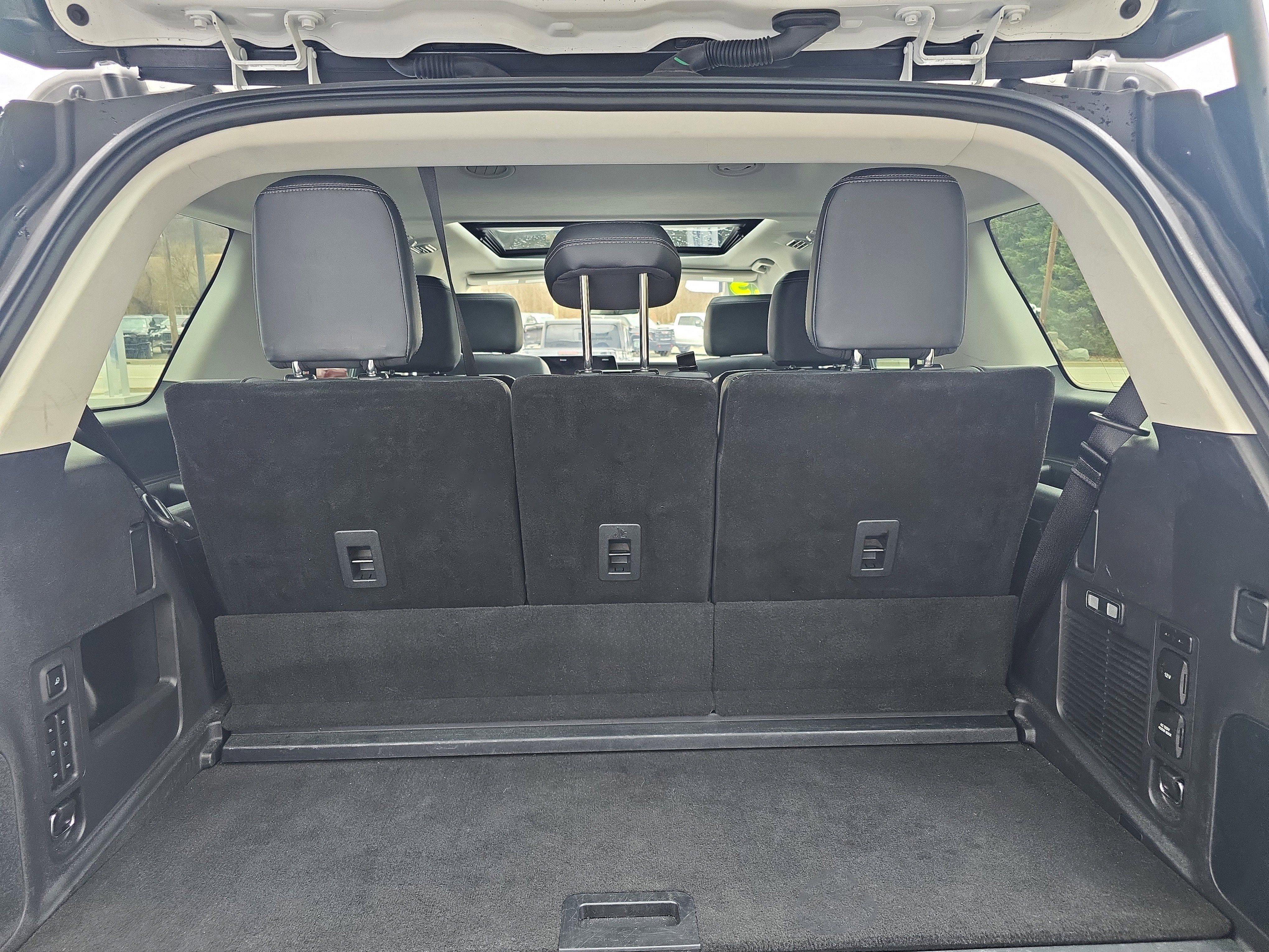 Used 2025 Ford Expedition Platinum video 5