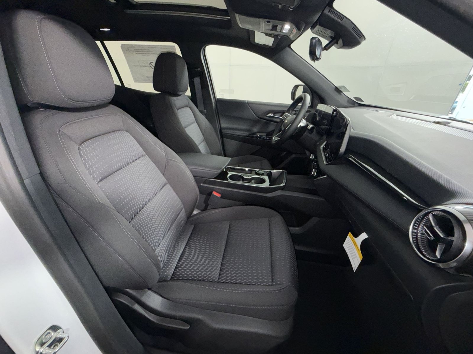 New 2027 Chevrolet Equinox LT w/ Safety and Technology Package AWD/4WD image 27