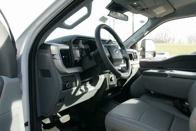 New 2026 Ford F250 XL w/ F-250 >10K GVWR Package image 16