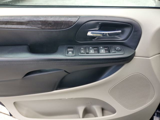 Used 2016 Dodge Grand Caravan SXT w/ Rear Park Assist Package FWD image 19