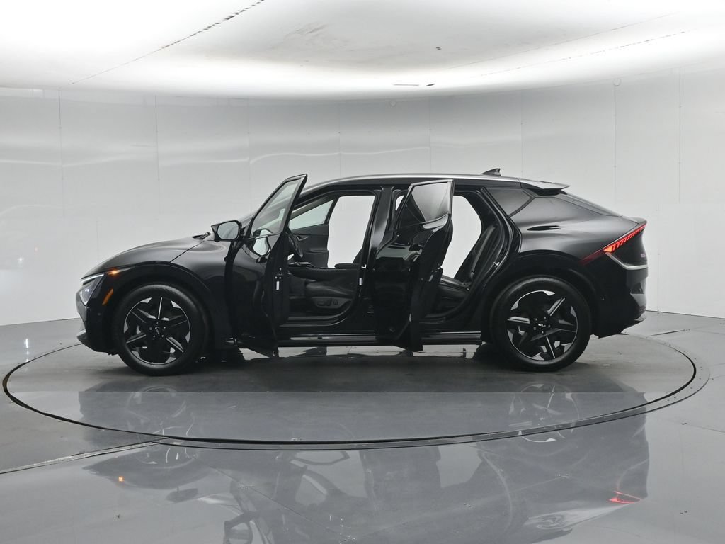 Used 2025 Kia EV6 Wind RWD image 37