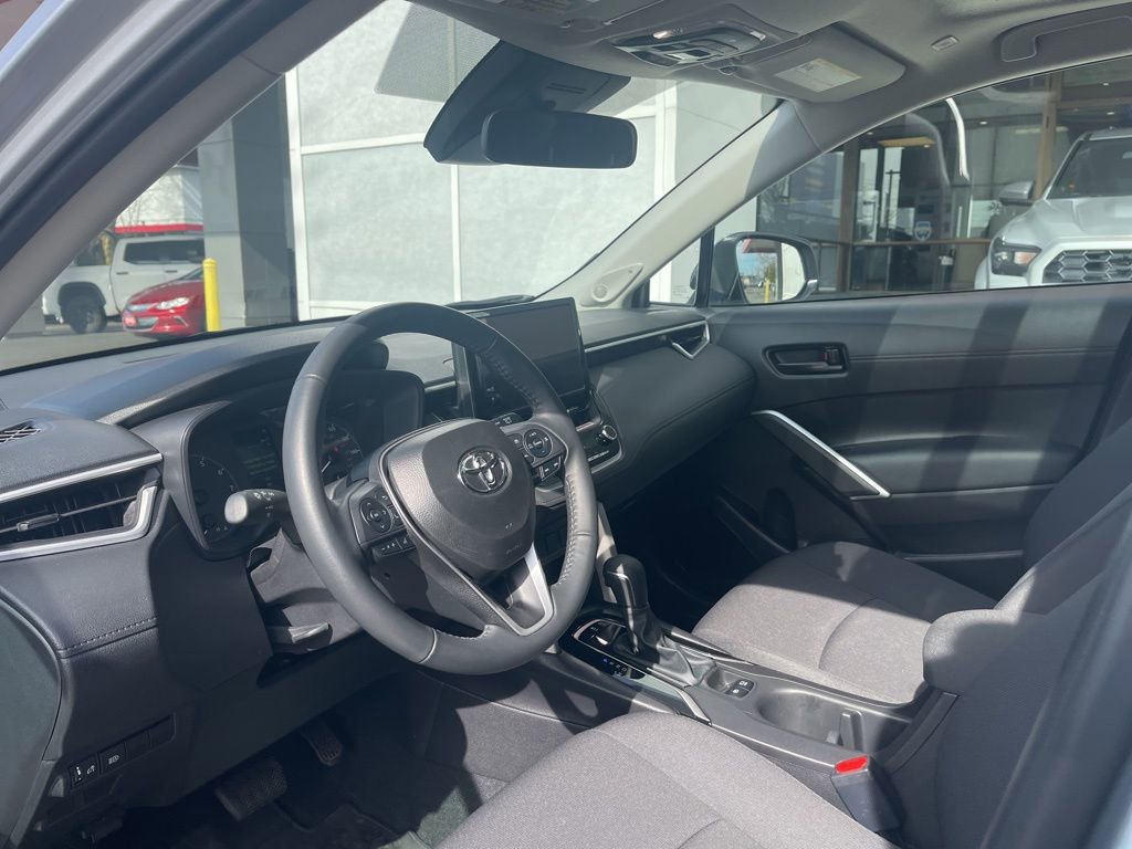 Used 2025 Toyota Corolla Cross LE w/ Moonroof Package AWD/4WD image 15