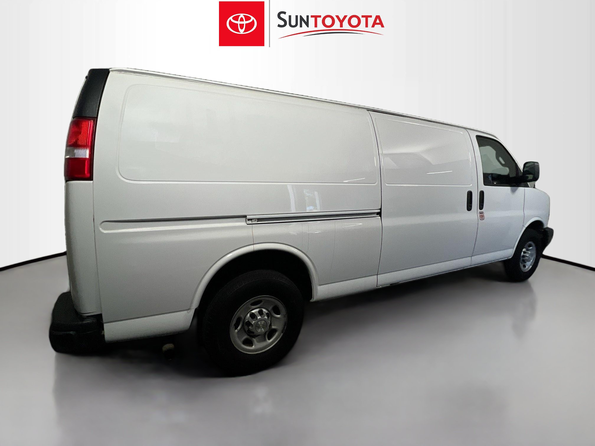 Used 2020 Chevrolet Express 3500 Extended w/ Driver Convenience Package RWD image 4