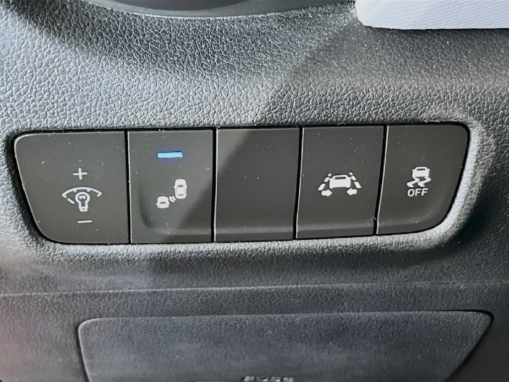 Used 2020 Hyundai Kona Limited FWD image 10