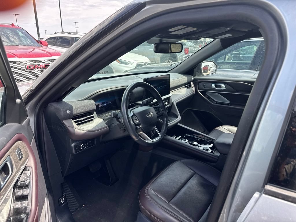 Used 2025 Ford Explorer Platinum AWD/4WD image 9