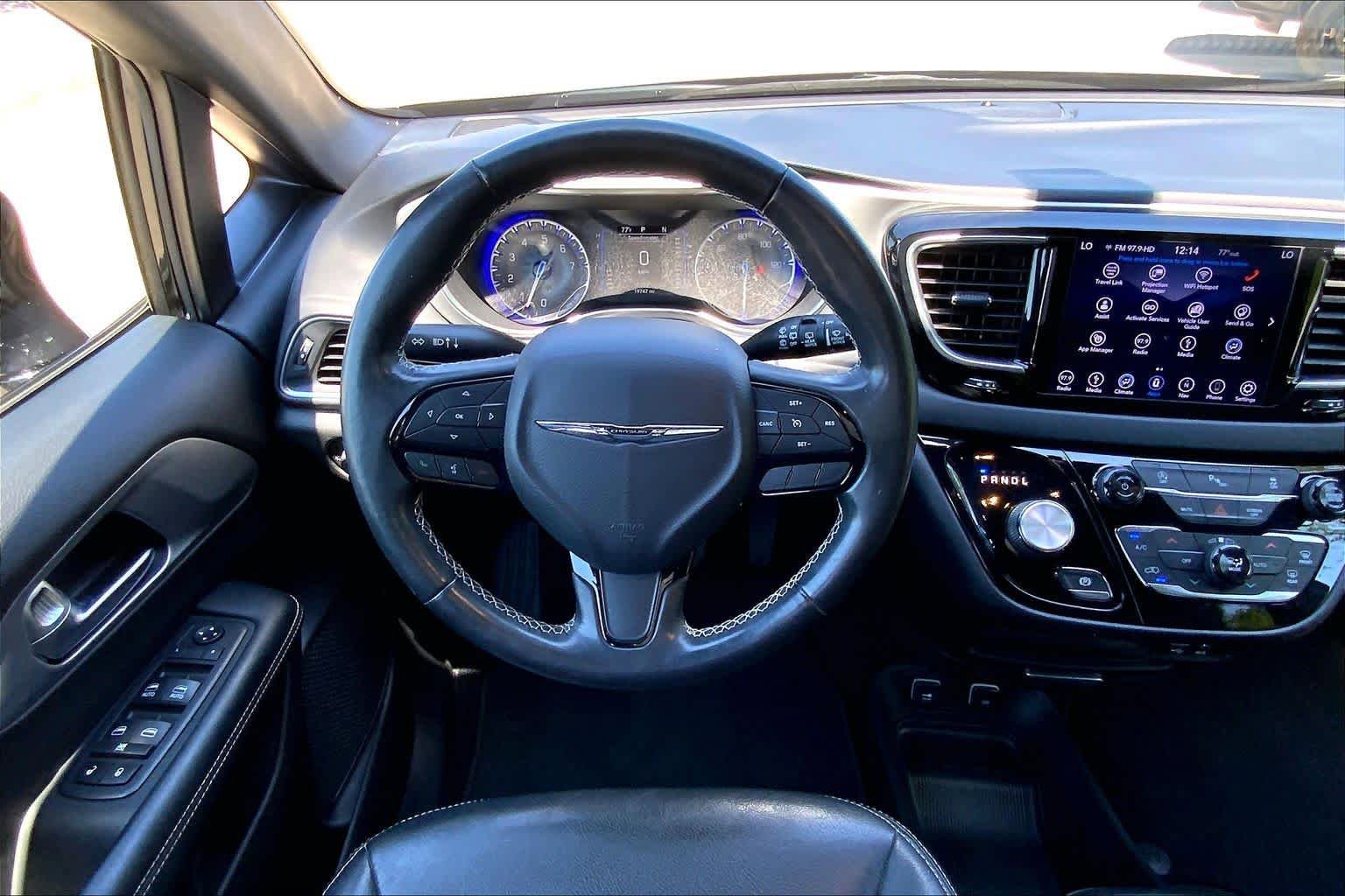 Used 2019 Chrysler Pacifica Touring Plus w/ S Appearance Package FWD image 6