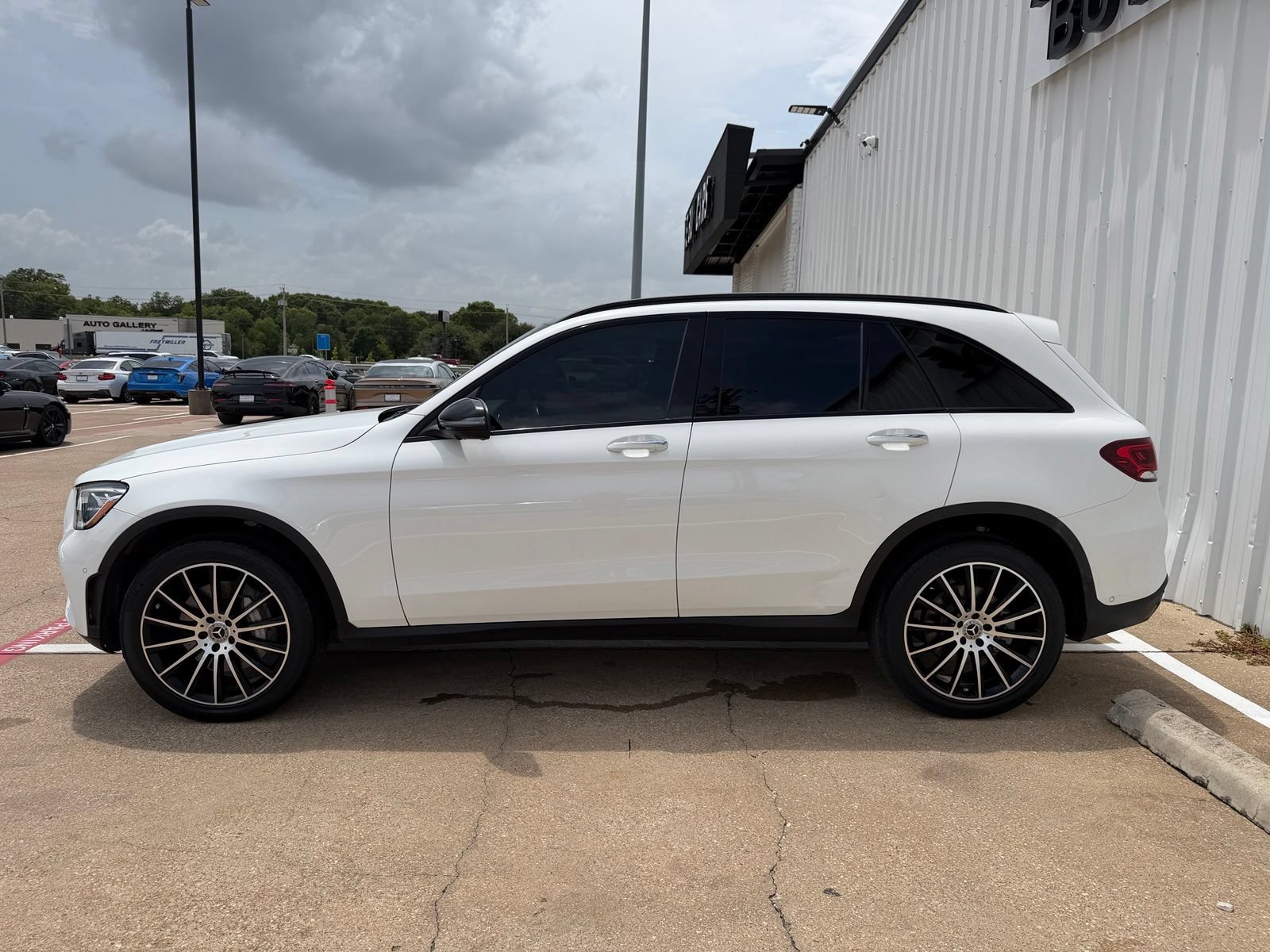 Used 2022 Mercedes-Benz GLC 300 4MATIC w/ AMG Line image 3